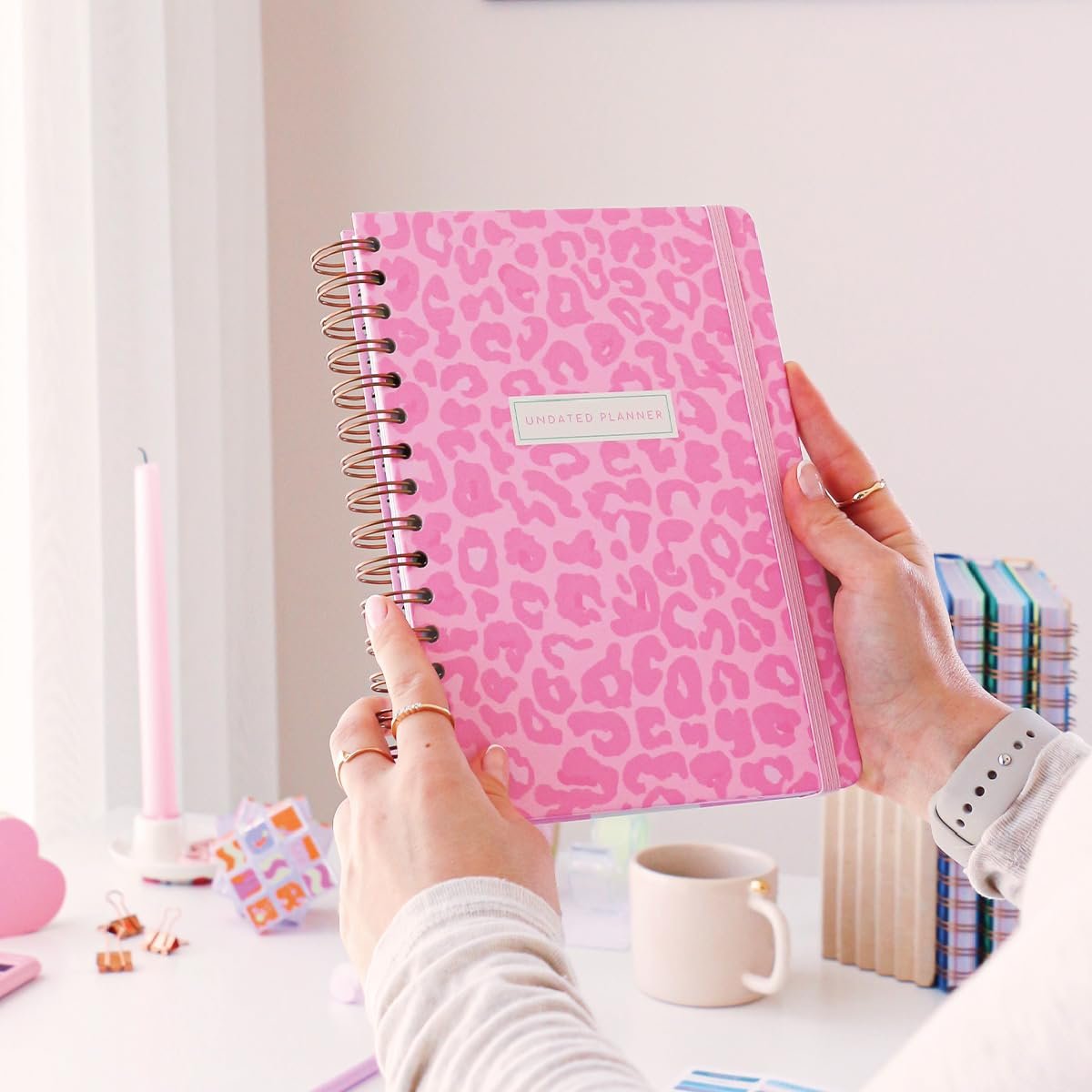 PAPERORA A5 Spiralli Süresiz Renkli Planlayıcı Ajanda Motivasyon Sayfalı Pembe Leopar