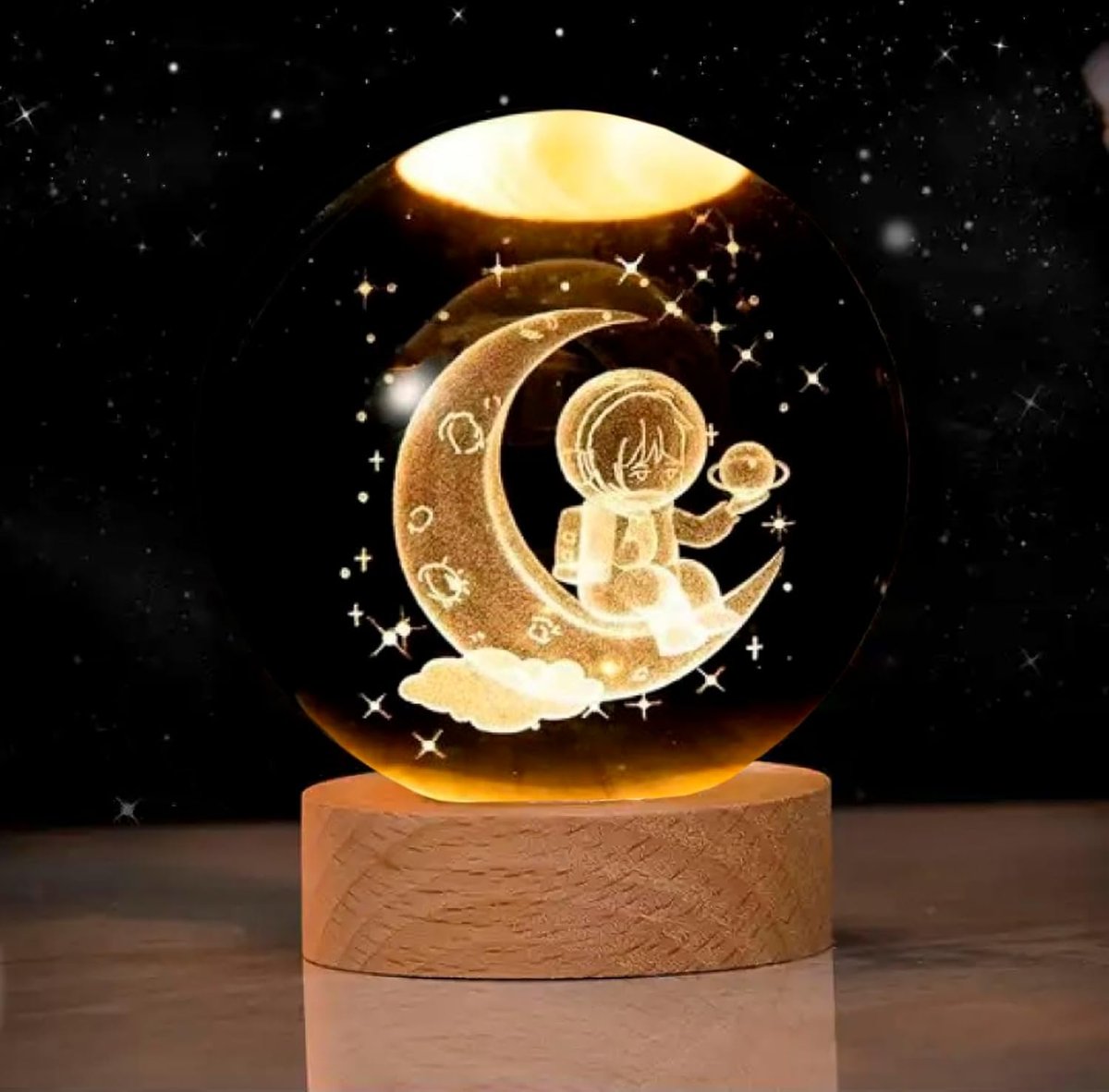 Coverzone Ahşap Standlı Cam Küre Işıklı Göz Yormayan Ay ve Astronot Motifli Masaüstü Aydınlatma Gece Lambası Dekoratif Çocuk Odası Salon Yatak Odası Lamba 6cm x 6cm (Astronot)