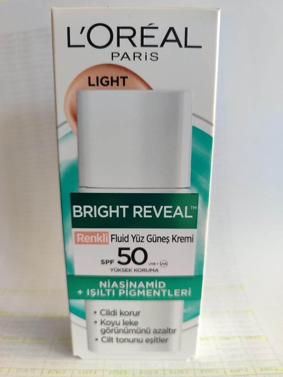 L'Oreal Paris Bright Reveal Spf 50+ Koyu Leke Karşıtı Renkli Fluid Günlük Yüz Güneş Kremi 50 ml - Li