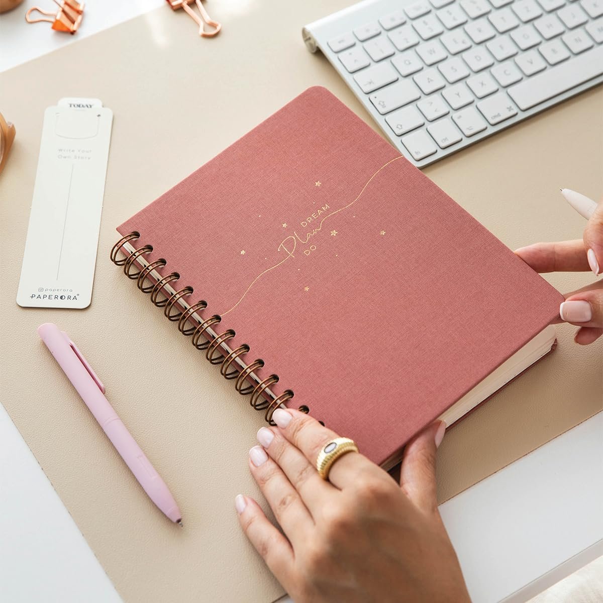 PAPERORA A5 Spiralli Sert Kapak Keten Kareli Tarihsiz Not Defteri Pembe