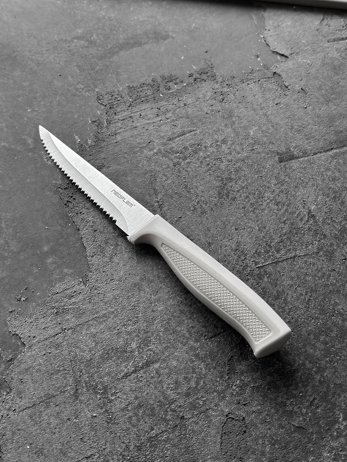 Neoflam Fika Tırtıklı Steak Bıçağı,11 Cm Gri D-NEOGEK011
