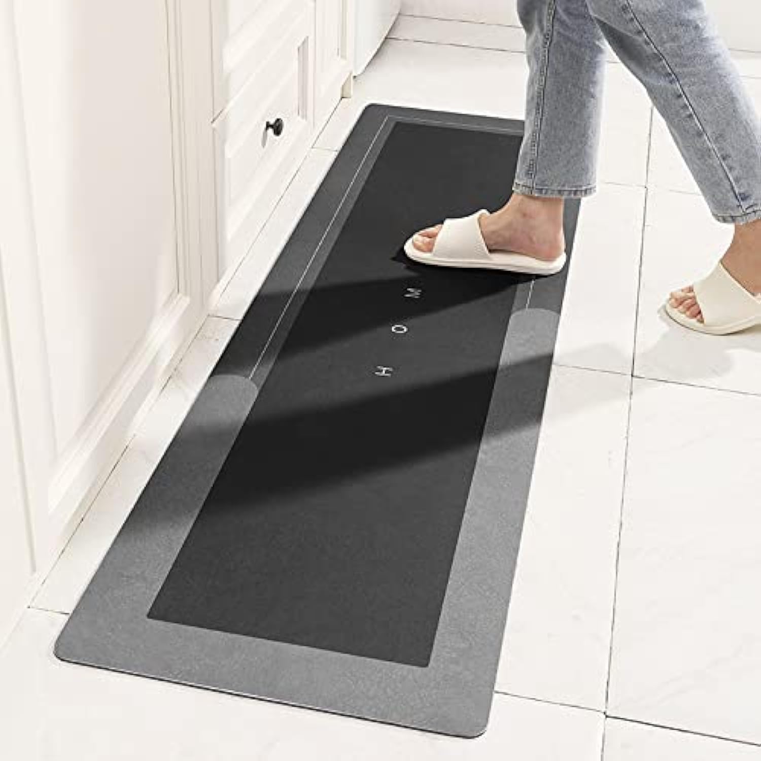 Schweek Banyo Paspası Halısı, Süper Emici Zemin Paspası Hızlı Kuruyan İnce Banyo Paspasları Halılar Kauçuk Kaymaz Alt Duş Halıları Duş Lavabo Küvet için 45 cm x 149 cm, Kare Koyu Gri