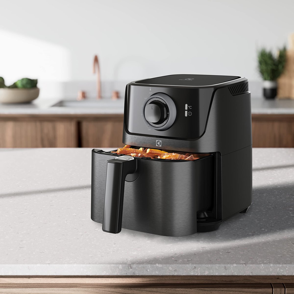 Electrolux E5AF1-4GB Create 5 Airfryer Granit Siyah 3.5 Litre Sepet Kapasiteli, 2.5 Litre Kızartma Kapasiteli, 1350W, 60 Dakikalık Zamanlayıcılı