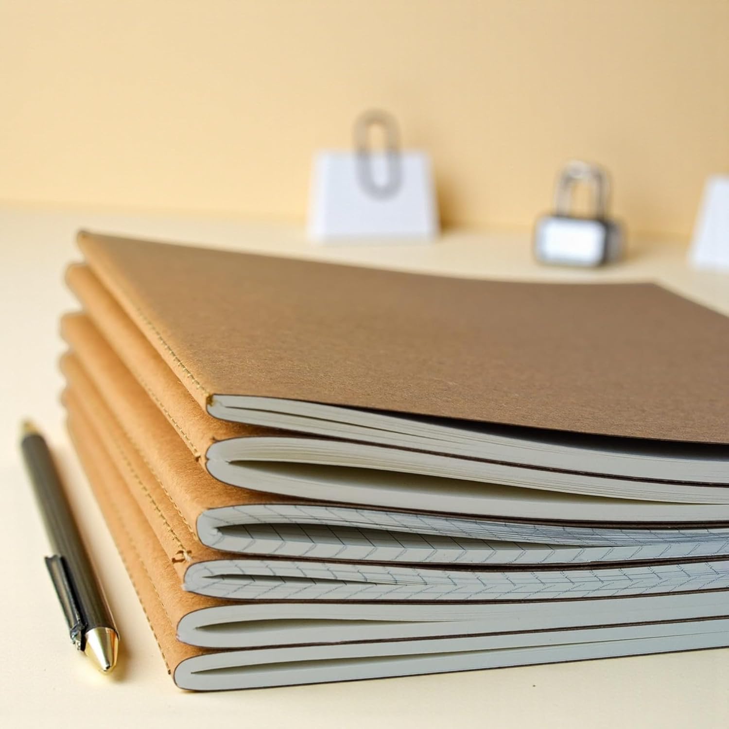 Fark Tanıtım 4 Adet Çizgili Terzi Dikişli Not Defteri, A5 Boyut, 40 Yaprak Planlama Ofis İçin İdeal, Planlayıcı (Kraft Kapak Tasarımı)