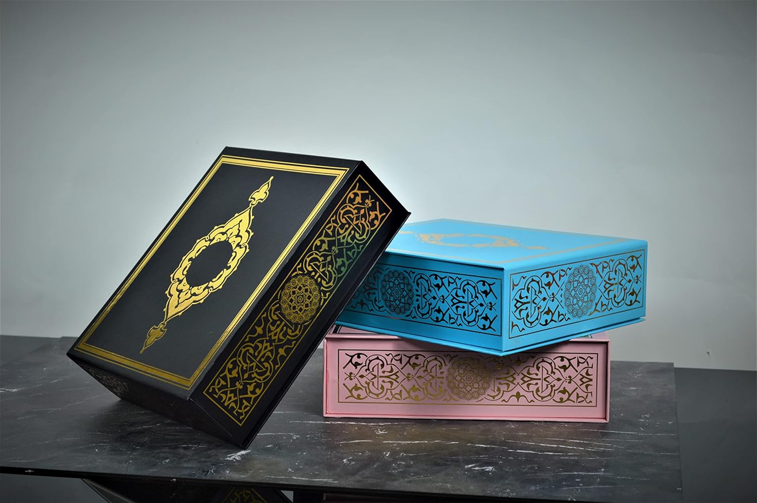 Hediyenikap Pembe Lüks Yaldız Baskılı Hediye Kutusu "26 cm x 22 cm x 7.5 cm" 8691441581184599