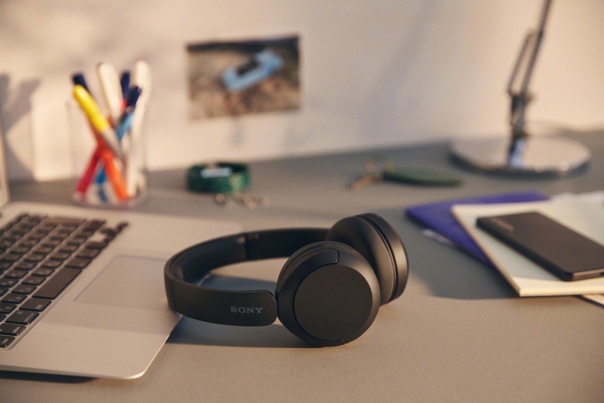 Sony WH-CH520 Kablosuz Bluetooth Kafa Kulaklığı, Ses, Hafif Tasarım, 50 Saat Pil, Hızlı Şarj, Ekolayzır, Net Aramalar, iOS ve Android - Siyah