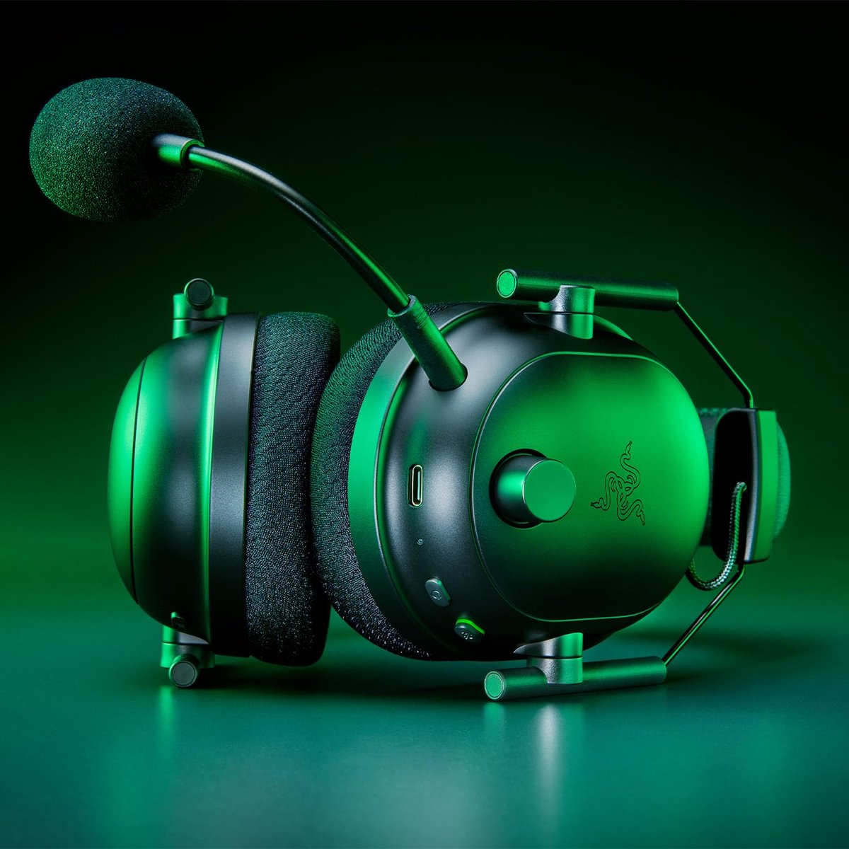 Razer BlackShark V2 Pro (2023) - PC Premium Kablosuz E-Spor Kulaklığı (HyperClear Süper Geniş Bant Mikrofon, TriForce Titanyum 50mm Sürücü, HyperSpeed ​​Kablosuz, 70 Saat Pil) Siyah