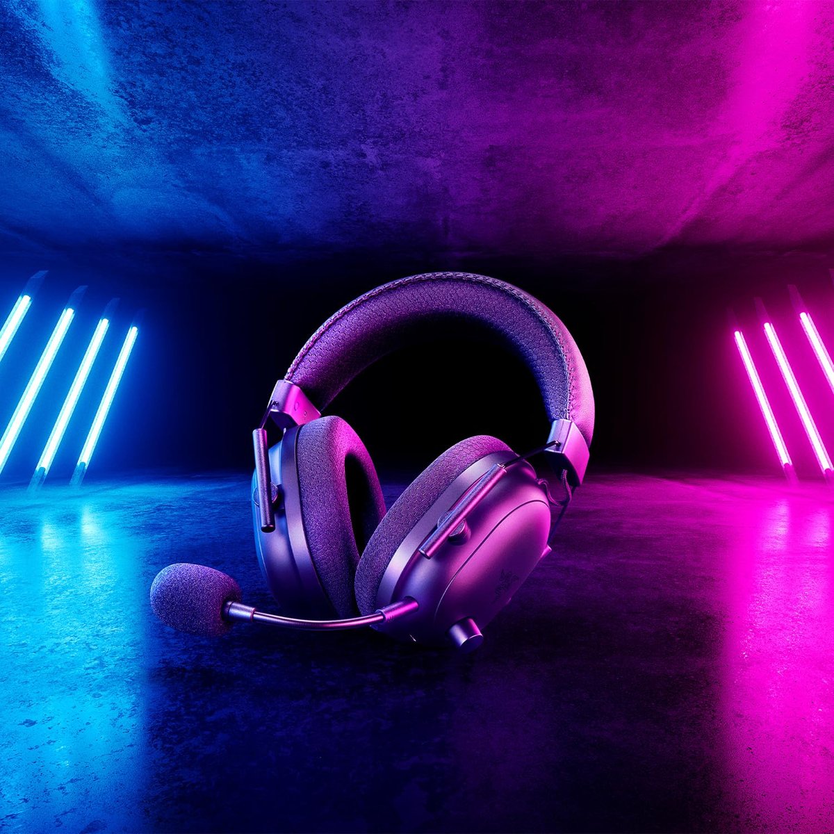 Razer BlackShark V2 Pro (2023) - PC Premium Kablosuz E-Spor Kulaklığı (HyperClear Süper Geniş Bant Mikrofon, TriForce Titanyum 50mm Sürücü, HyperSpeed ​​Kablosuz, 70 Saat Pil) Siyah