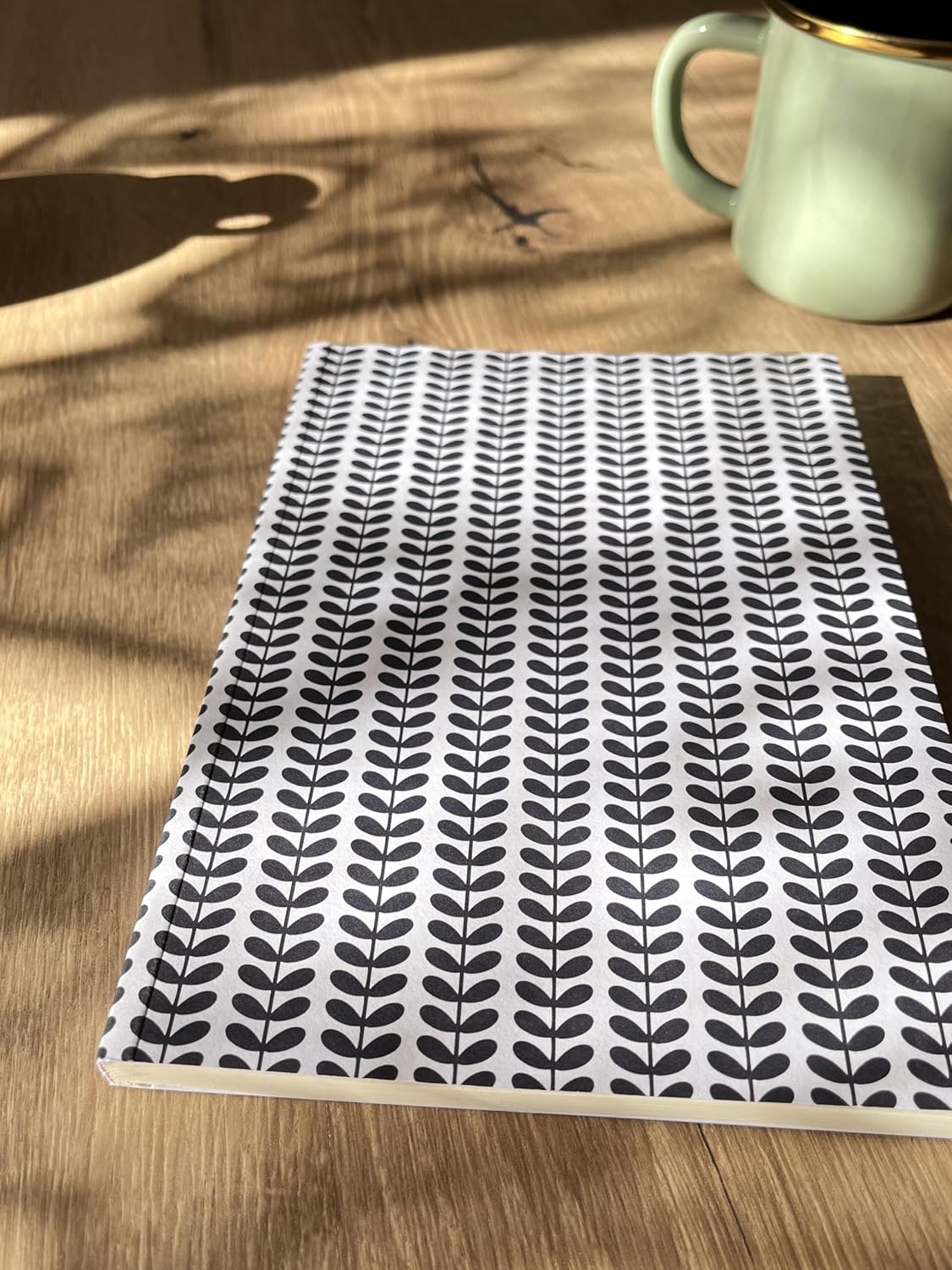 Fark Tanıtım Amerikan Ciltli, A5 Çizgisiz Not Defteri, 64 Yaprak, 90 gr. Ivory Kağıt, 6 Farklı Kapak Tasarımı, Ofis İçin İdeal, Planlayıcı (Mavi Yapraklar Kapak Tasarımı)