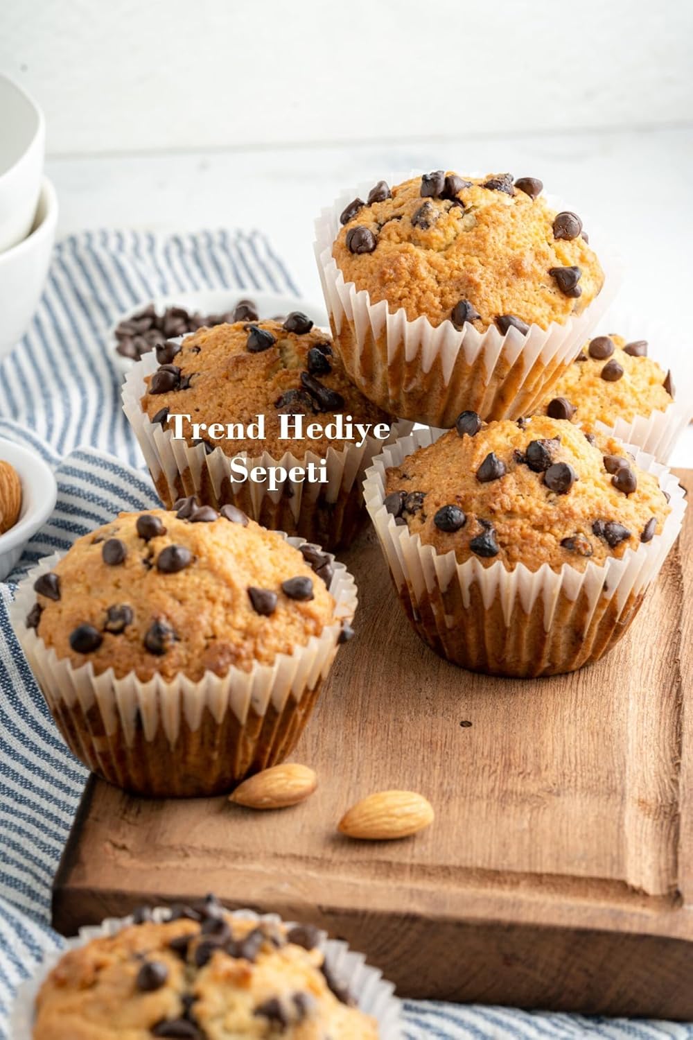 Trend Hediye Sepeti Takribi 200 Adet Büyük Boy Beyaz Muffin Kek Kalıbı, Cupcake Kağıdı, Browine Kalıbı 50x40 Mm