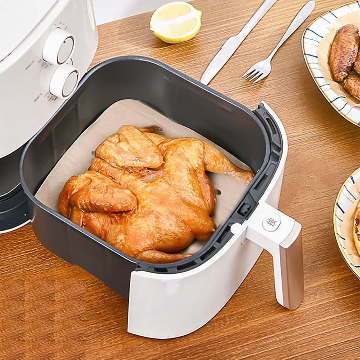 Orret Home 100 Adet Air Fryer Pişirme Kağıdı Tek Kullanımlık Hava Fritöz Yağ Geçirmez Yapışmaz Gıda Pişirme Kağıdı Delikli Kare Model