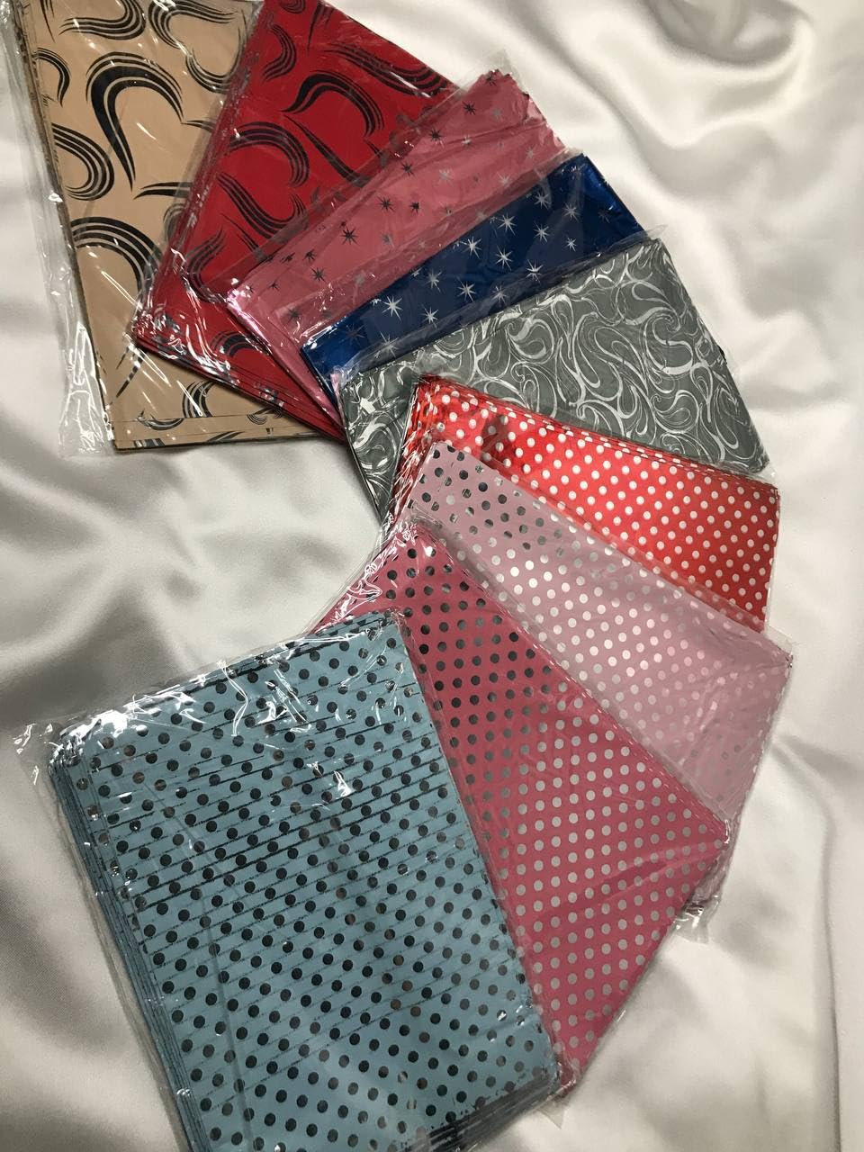 casalinghi Kendinden Yapışkanlı Metalize Hediye Paketi Kendinden Bantlı Poşet Gift 30x35 cm (TEK DESEN) 1 Paket 100 Adet