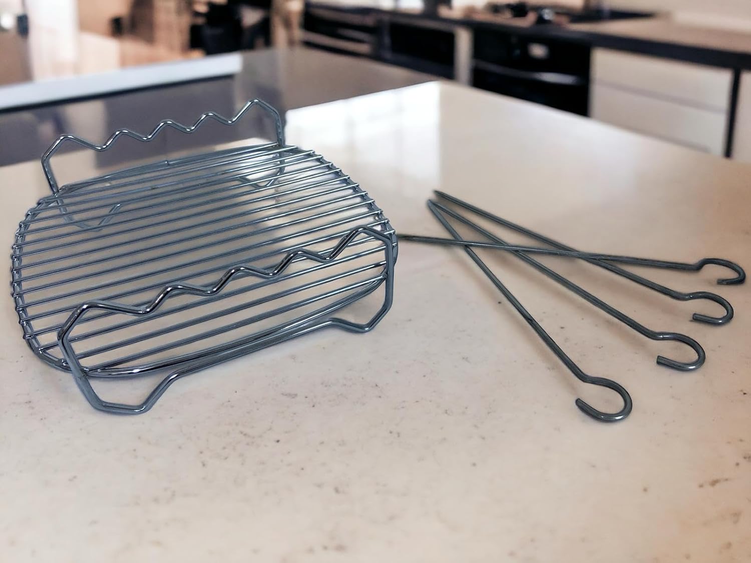 Baker Home Airfryer Izgara Teli 21 cm x 21 cm ve 4 Adet Şiş 21 Cm, Büyük Boy Airfryerlere Uygun 2 li Set