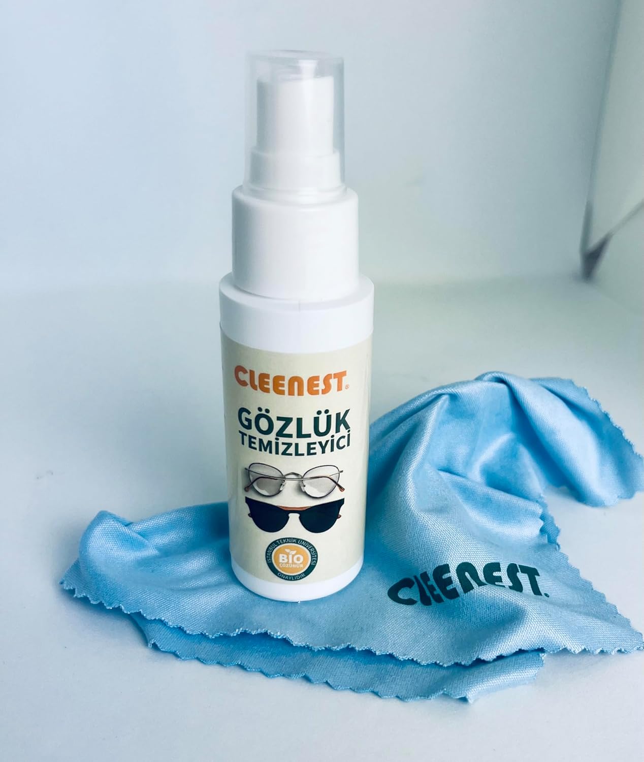 Cleenest Gözlük ve Ekran Temizleme Seti, 50 ml Solüsyon ve 15x18 cm Mikrofiber Bez ile birlikte