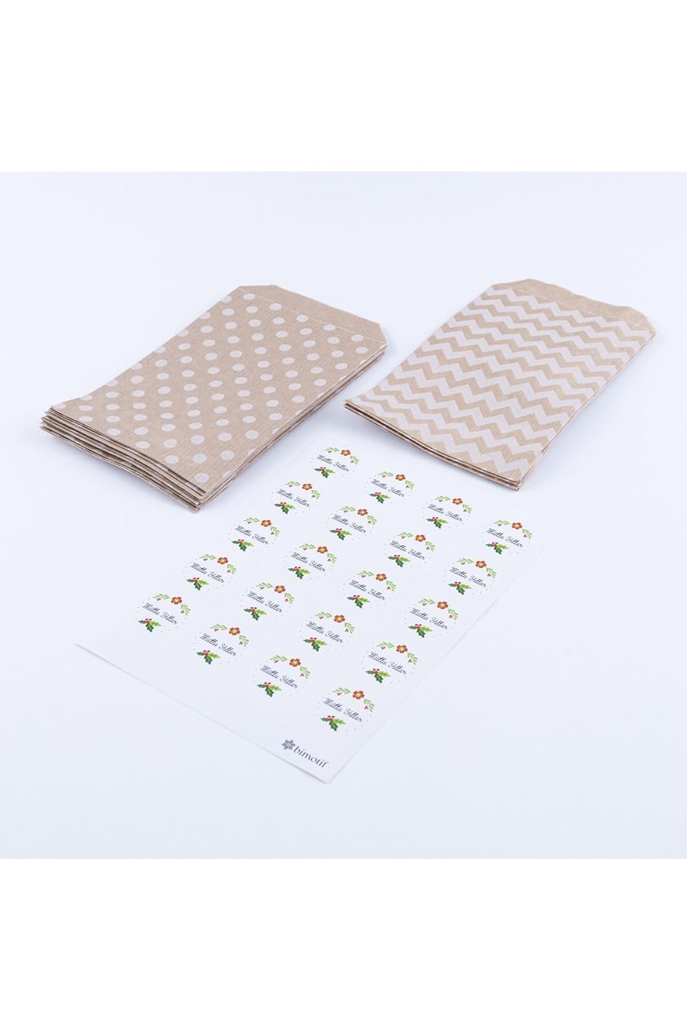 Bimotif 20 adet puantiye ve zikzak desenli kese kağıdı (18x30 cm) ve çiçekli mutlu yıllar stickerdan oluşan