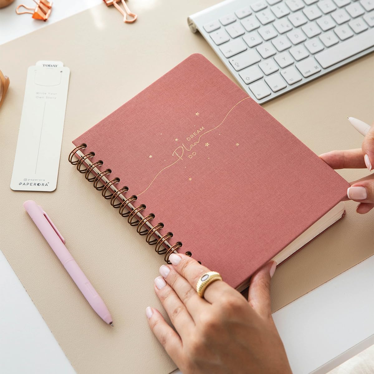 PAPERORA A5 Spiralli Sert Kapak Keten Kareli Tarihsiz Not Defteri Pembe