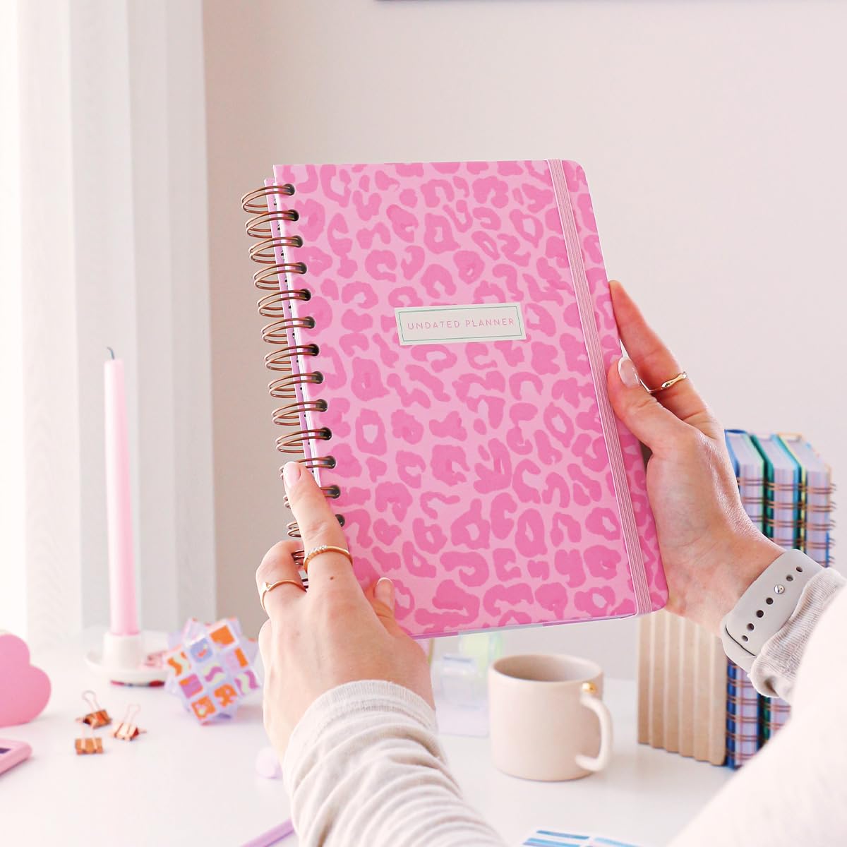 PAPERORA A5 Spiralli Süresiz Renkli Planlayıcı Ajanda Motivasyon Sayfalı Pembe Leopar