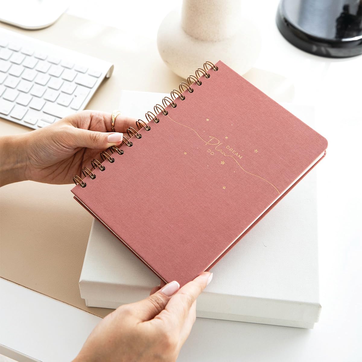 PAPERORA A5 Spiralli Sert Kapak Keten Düz Çizgisiz Tarihsiz Not Defteri Pembe