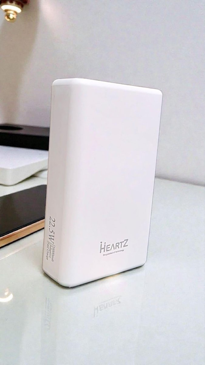 HEARTZ H002 20000 mah power bank PD 30W ve USB 22.5W FAST HIZLI ŞARJ DAHİLİ TYPE C VE LİGHTNİNG KABLOLU DÜNYA STANDARTLARINA UYGUN POLYMER BATARYA BİREBİR AMPER POWERBANK (BEYAZ)
