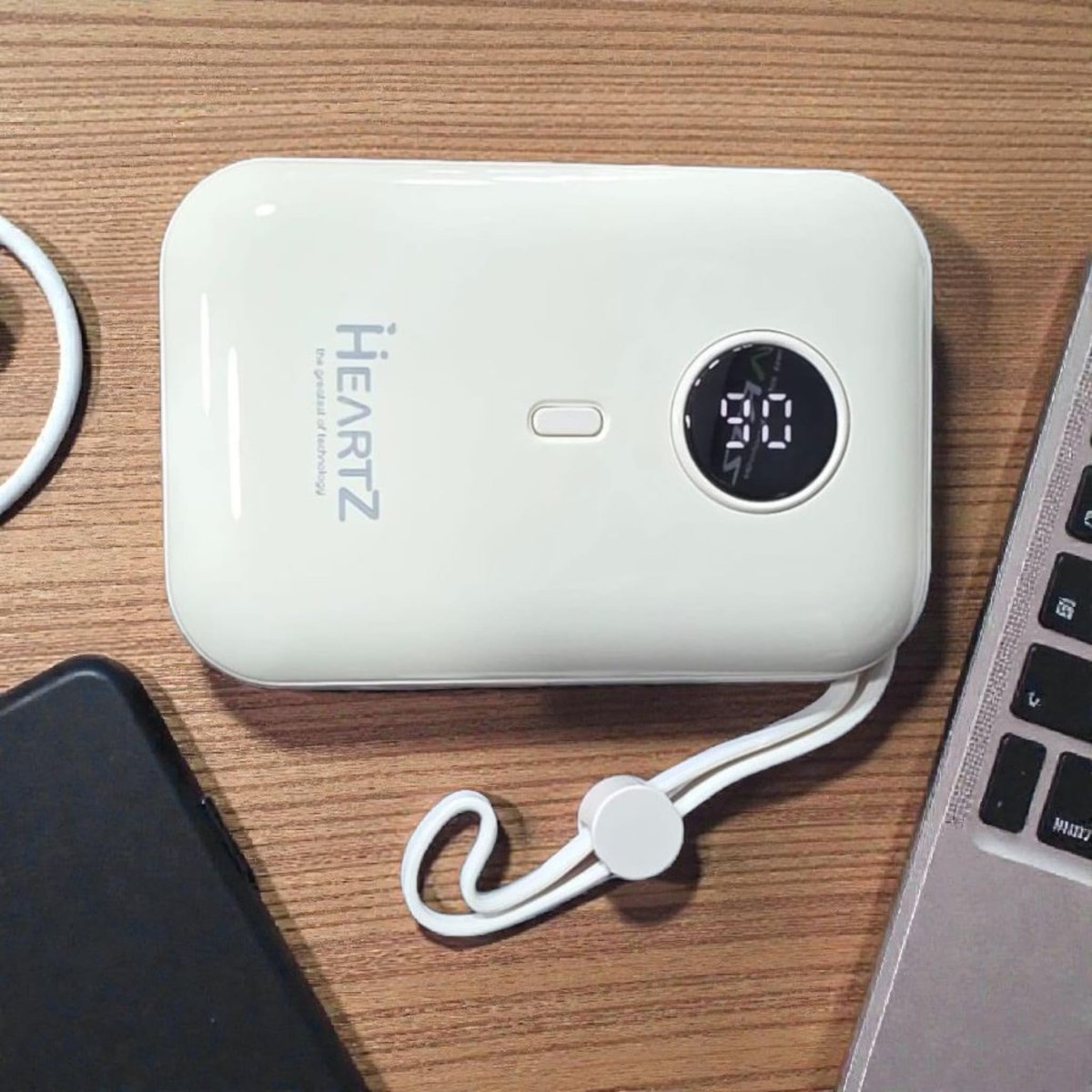 HEARTZ H2 10000 mah power bank PD 20W ve USB 22.5W FAST HIZLI ŞARJ DAHİLİ TYPE C VE LİGHTNİNG KABLOLU DÜNYA STANDARTLARINA UYGUN POLYMER BATARYA BİREBİR AMPER LCD GÖSTERGELİ POWERBANK (BEYAZ)