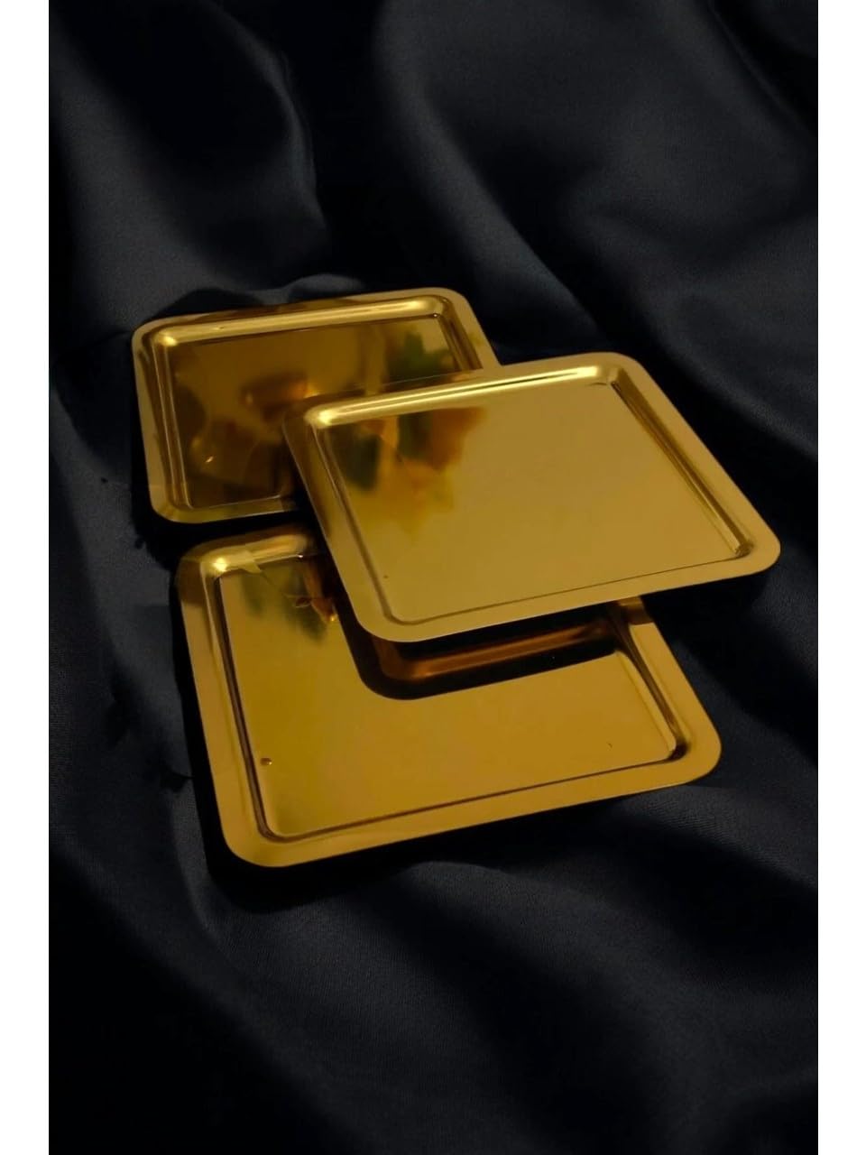 Orret Home Metal Kare Tepsi Sunumluk, Kahve ve Çay Saati Sunumu için Şık Tepsi, Dayanıklı ve Kolay Temizlenen Mutfak ve Misafir Odası Aksesuarı (Gold)