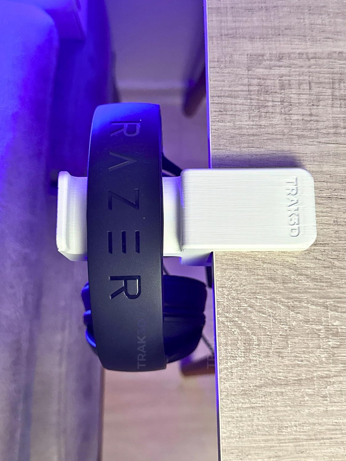 TRAK3D Premium Asılabilir Kulaklık Standı – En Sağlam V4 Modeli, Kaydırmaz Keçeli, Ergonomik Masaüstü Askı, PolarDock Edition (Montaj Videosunu İzlemeden Kullanmayın)