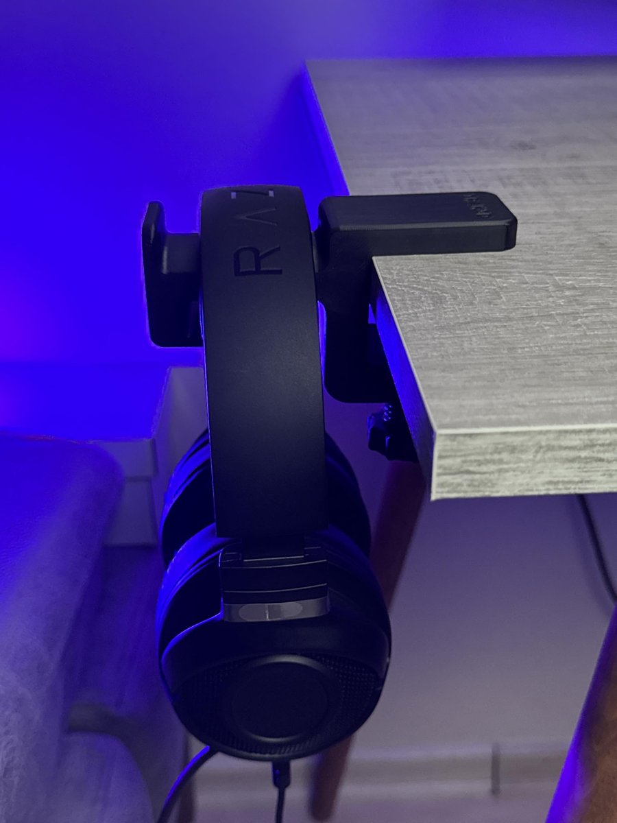 Premium Siyah Masa Kenarı Kulaklık Standı – Shadow Edition | Kaydırmaz Keçeli, Ergonomik ve Güçlendirilmiş