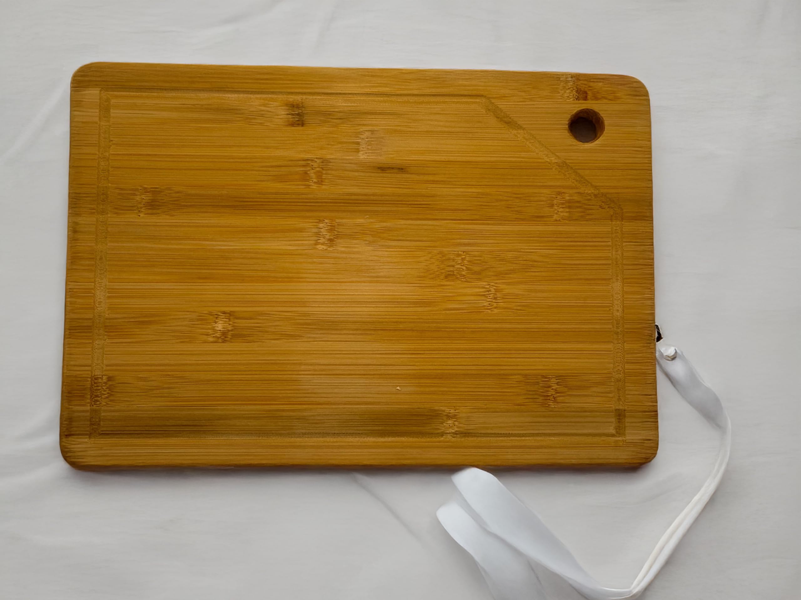 Orret Home Premium Bambu Doğrama ve Kesme Tahtası – Antibakteriyel, Dayanıklı ve Çevre Dostu Mutfak Panosu (32x21 Cm) Mum Hediyeli