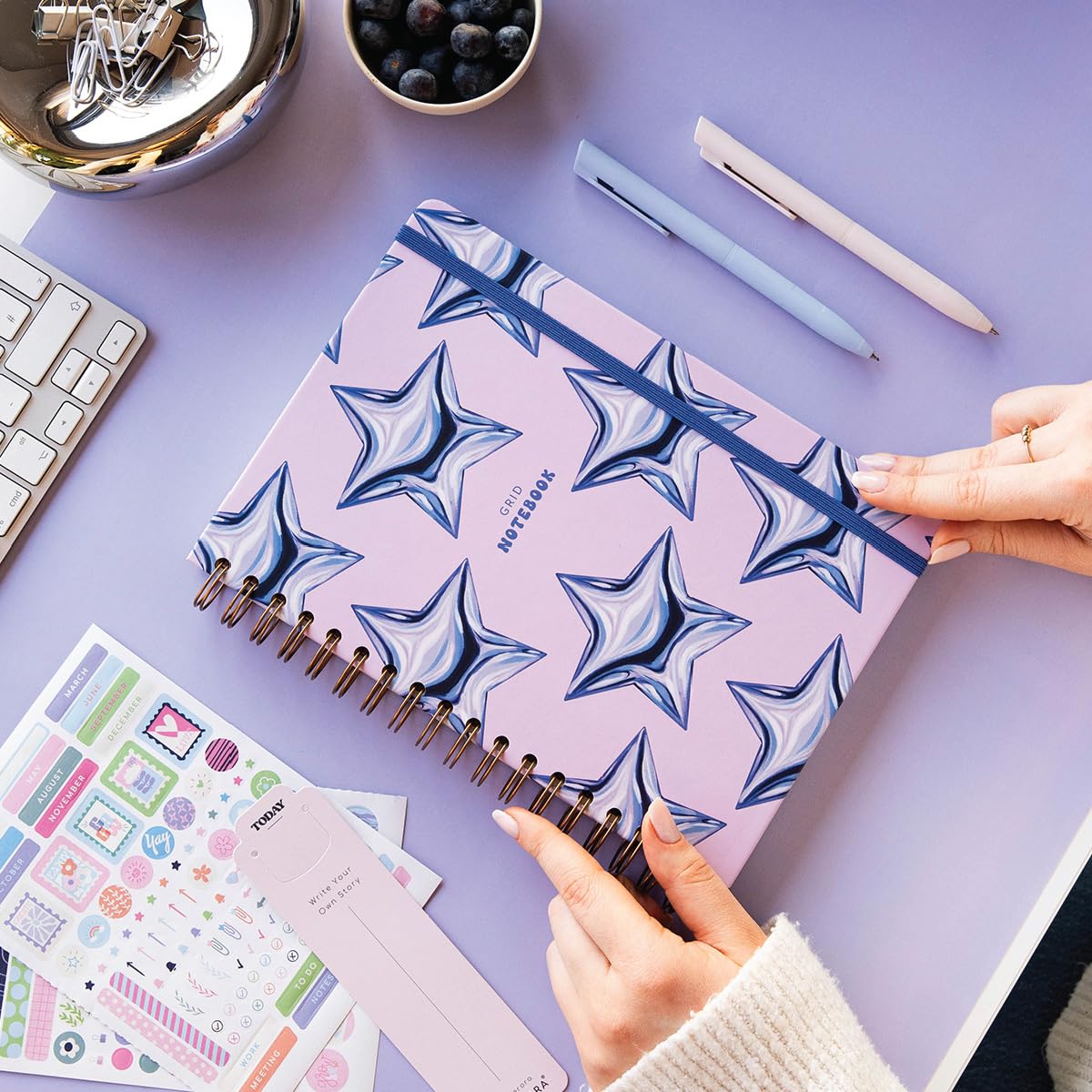 17x24 Spiralli Lastikli Sert Kapak Kareli Not Defteri Mavi Yıldız