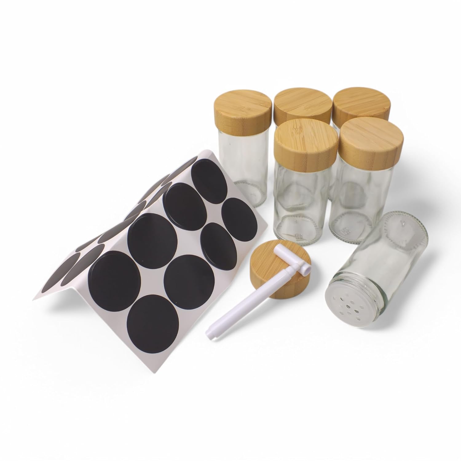 Deconox 6'lı Etiketli ve Beyaz Kalemli Baharat Cam Kavanozlar, Baharatlarınızı Ayırabileceğiniz Etiket, Kalem ve 6 Adet Cam Baharatlık (Yuvarlak) 6 Adet Baharatlık, 6'lı Set