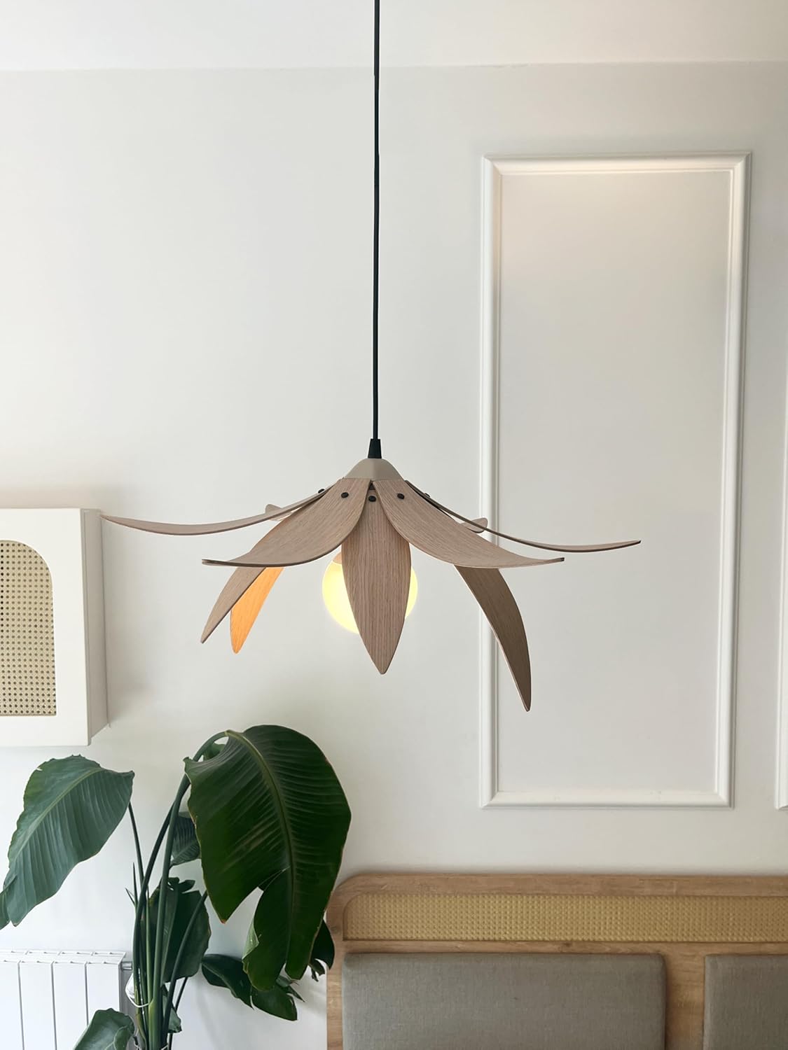 Lotus Avize – Ahşap Modern ve Minimal Tasarım Avize, İskandinav Salon ve Oturma Odası Aydınlatması (Açık Meşe)