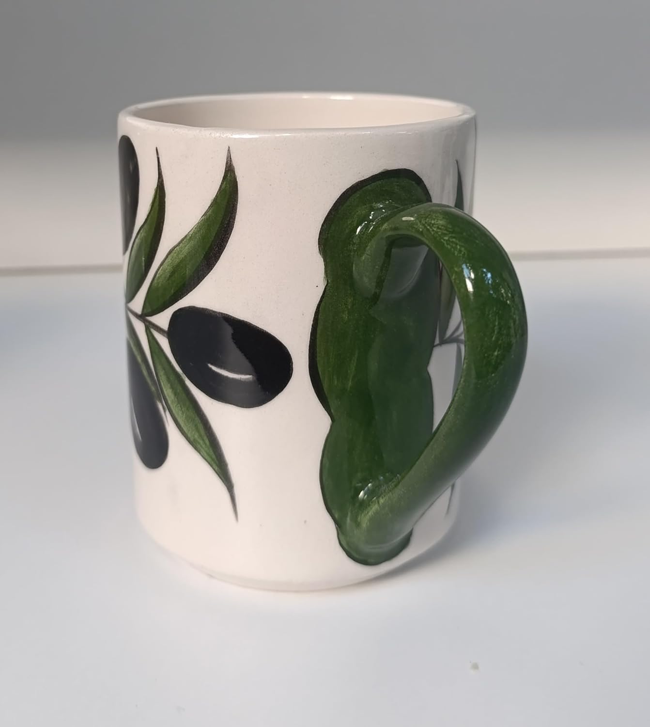 El yapımı seramik kupa zeytin dali