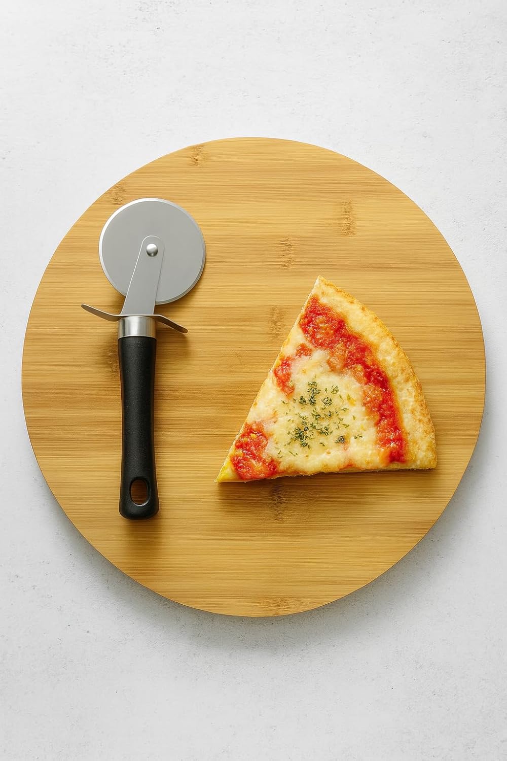 Vios Store Bambu Döner Sunum Tahtası 30 cm – 360° Dönebilir Ahşap Servis Tabağı – Pizza, Peynir, Pasta, Kek ve Tatlı Sunumları için – Paslanmaz Çelik Pizza Kesici Dahil