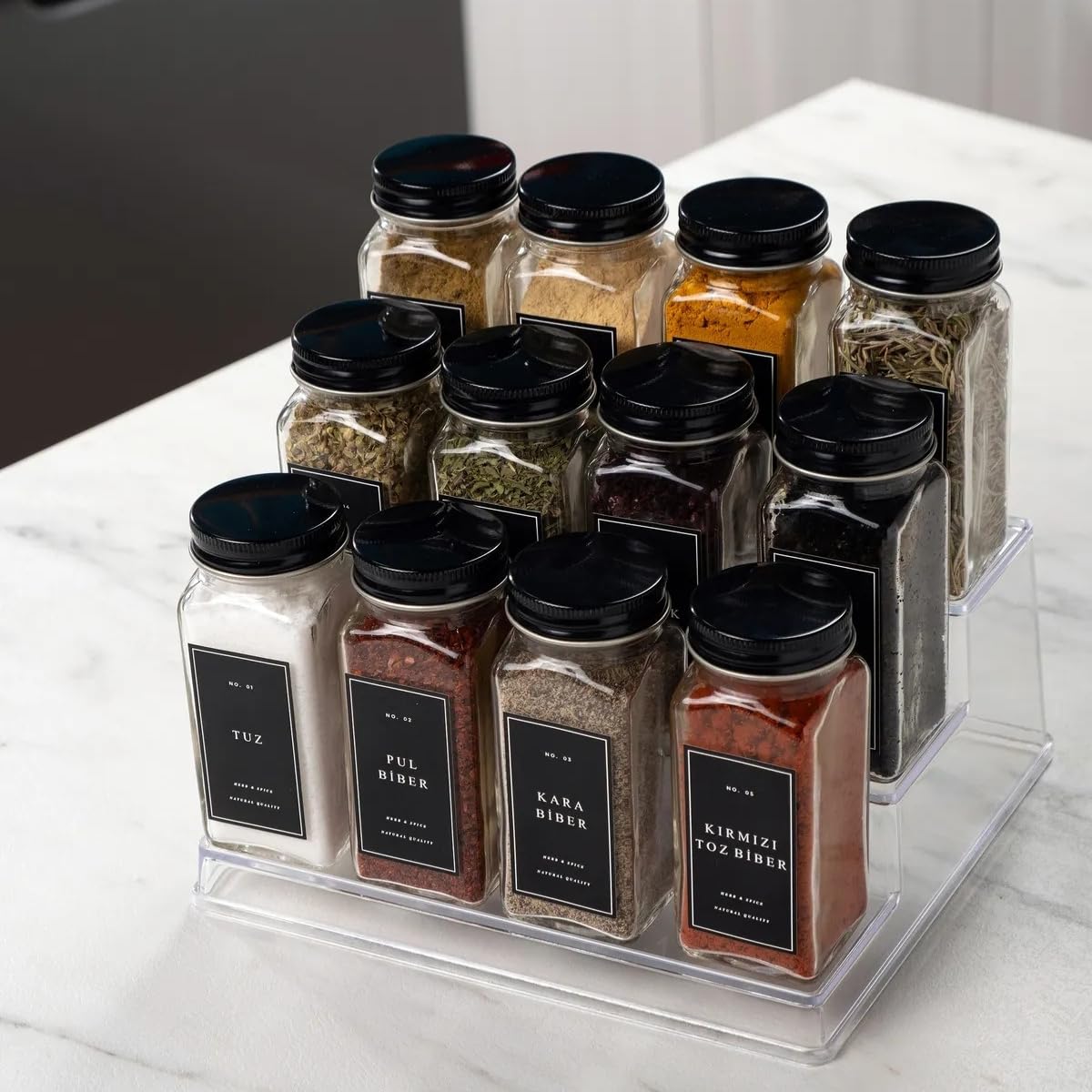Baharat Kavanoz Seti – 12’li Kare Cam Kavanoz, Siyah Kapak & Etiketli Baharat Organizer Seti