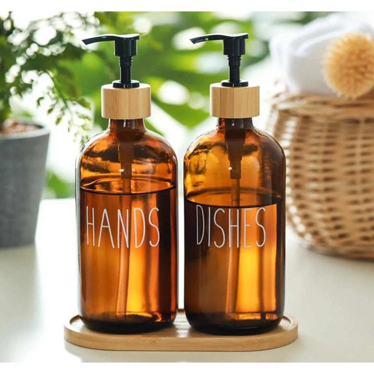 Cam Dispenser Seti – 2’li Amber Şişe (Hands & Dishes Etiketli), Bambu Kapaklı, Sıvı Sabun & Deterjan Pompası