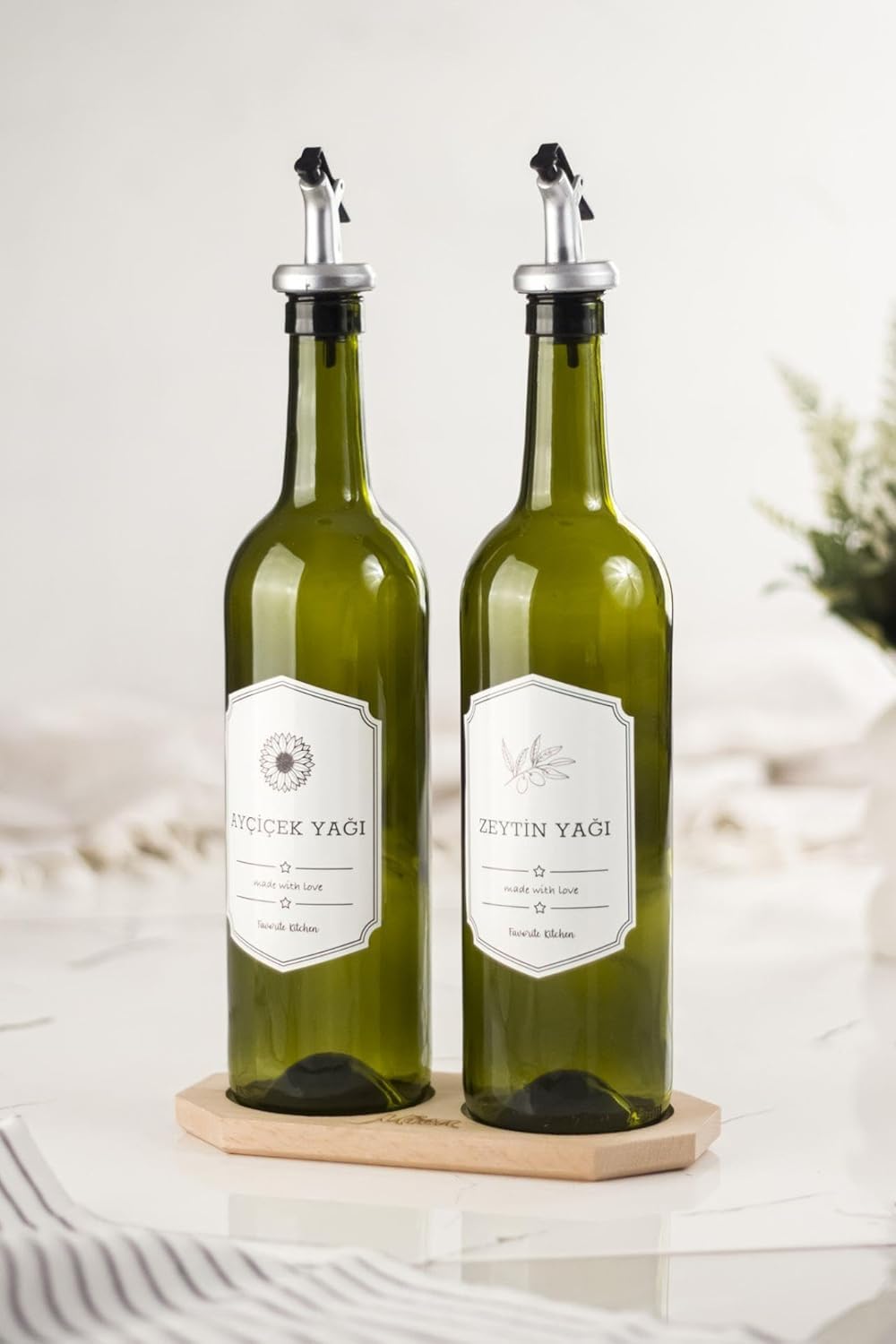 Orret Home Ahşap Stantlı 2’li 750 ml Zeytinyağı ve Sıvı Yağ Şişesi Seti – Sızdırmaz, Damlatmaz Yağdanlık Takımı, Cam Şişe ve Ahşap Tabanlı Yağlık Seti