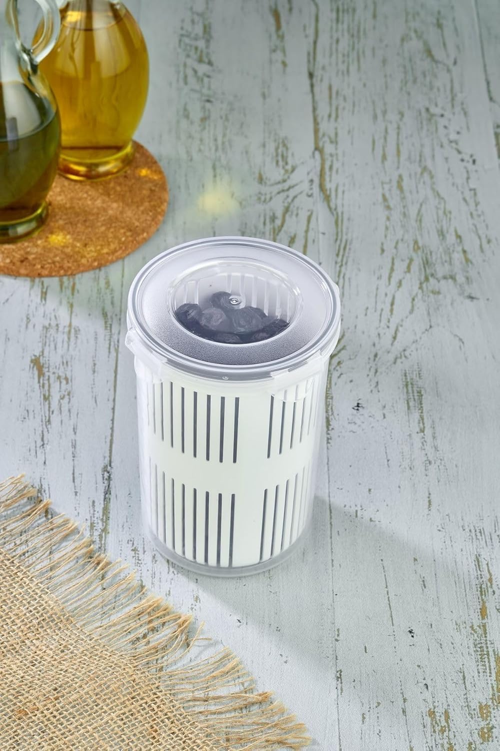 Orret Home Zeytinlik ve Turşuluk Saklama Kabı – 1,5 Lt Süzgeçli, Contalı ve Klipsli Kapaklı Saklama Kabı, Hava ve Sıvı Geçirmez, Zeytin, Turşu ve Gıda Saklama Kabı