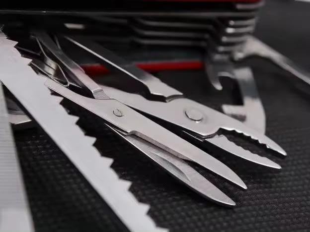 Valkyrie17 Fonksiyonlu Çok Amaçlı Multitool Çakı Profesyonel Outdoor & Günlük Kullanım