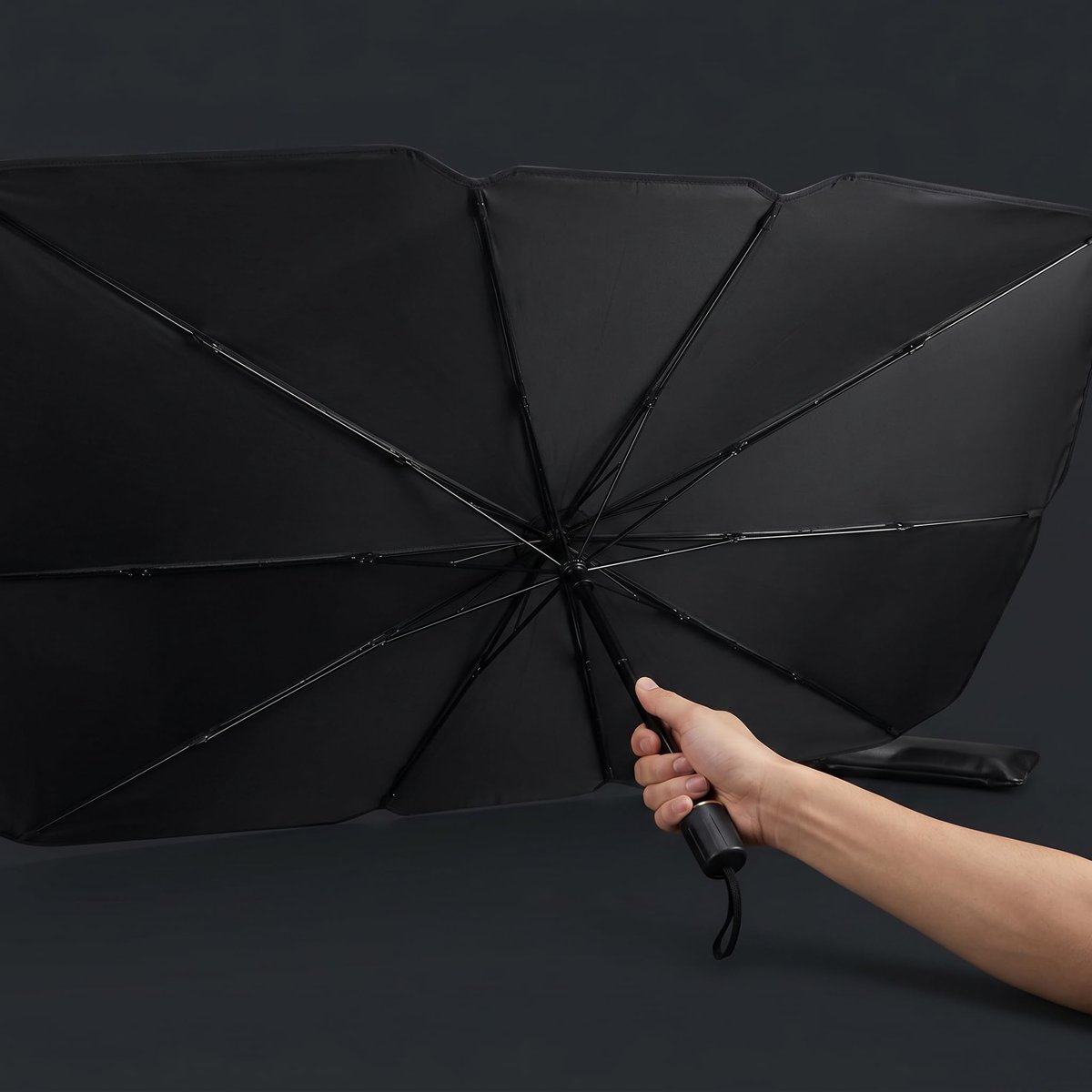 Araba Ön Cam Güneşliği Şemsiye (140x80 cm) - Deri Kılıflı Katlanabilir Oto Güneşlik, Isı ve UV Engelleyici Titanyum Gümüş Kaplama