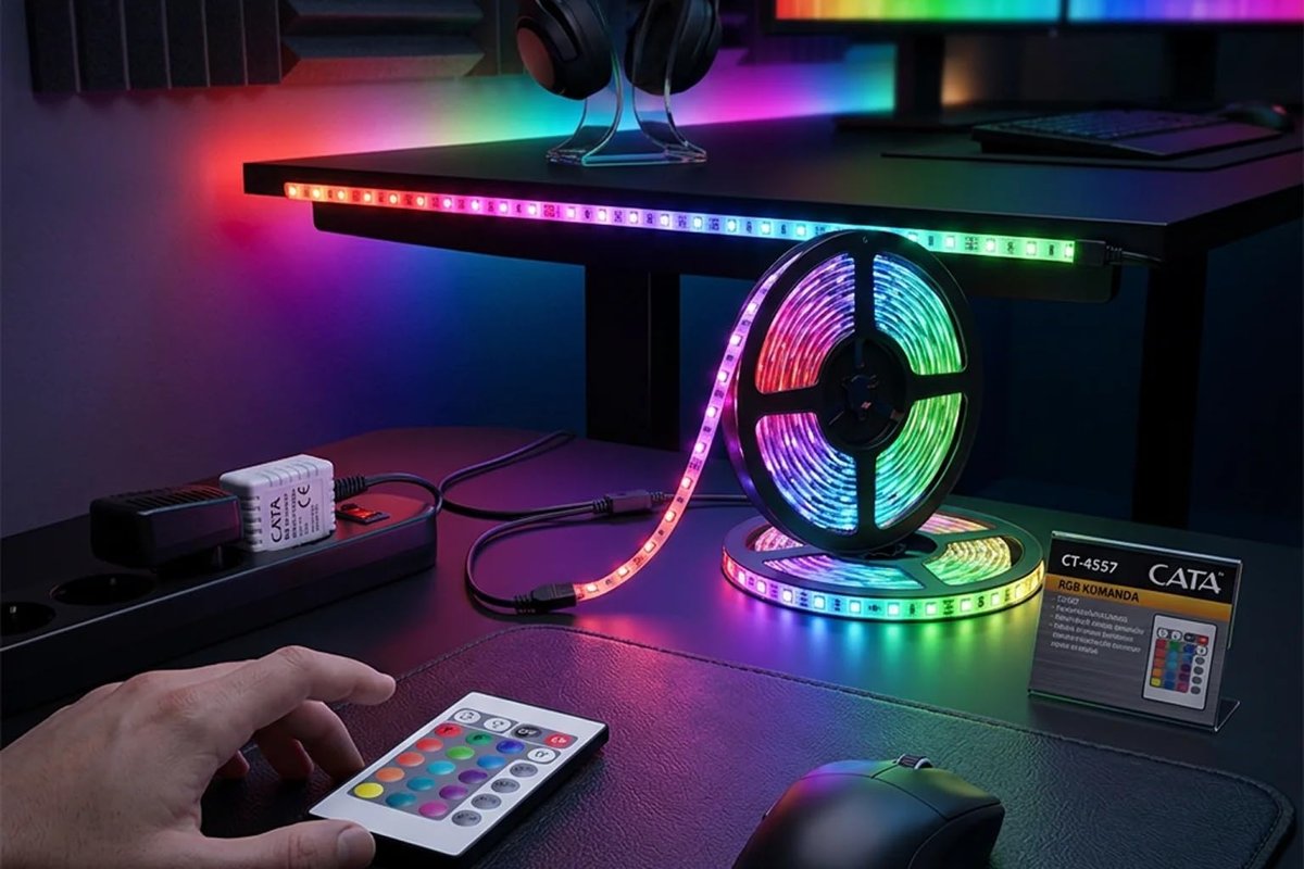 RGB Şerit LED Seti 5 Metre | Kumandalı | Adaptör Dahil | Kendinden Yapışkanlı | Dekoratif LED Aydınlatma